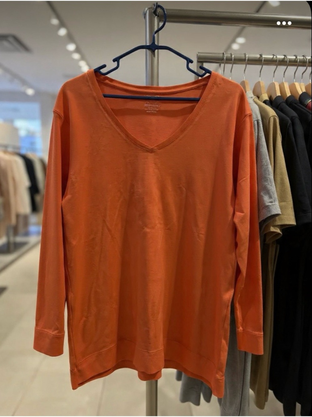 Chico's Short Sleeve Tee in Coral-Orange PTP 23”, L 26”